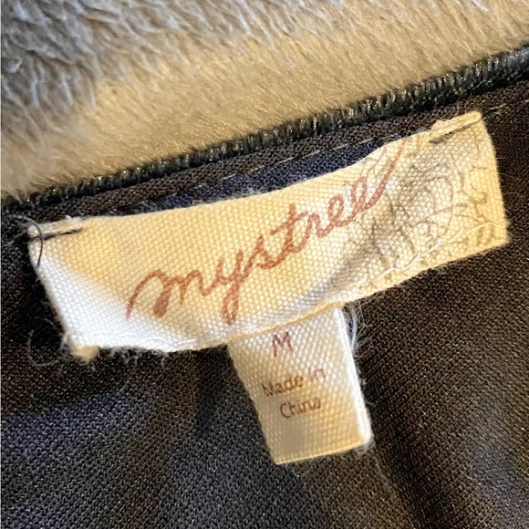 Beautiful shimmering jumpsuit, perfect for a night out! Excellent condition. - Picture 2 of 3